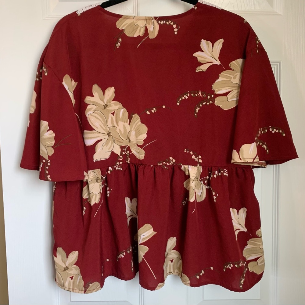 Romwe Burgundy Floral Crochet V-neck Crop Top Blouse, size L🛍️ - Picture 6 of 7
